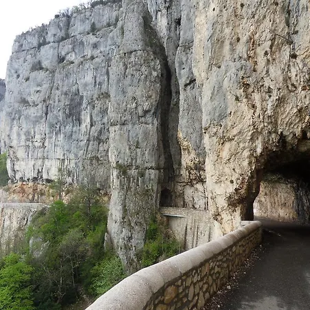 L'estapade Des Tourelons לינה וארוחת בוקר
